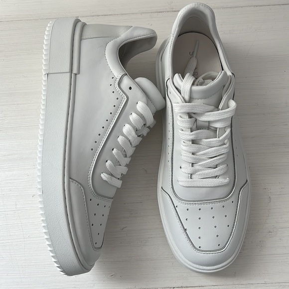 Stuart Weitzman Ryan perforated leather sneakers - Picture 7 of 9